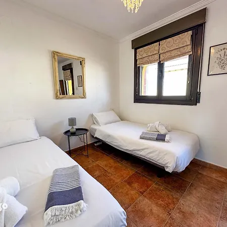 Ann001 Bright Two Bedroom Townhouse 度假居 *
