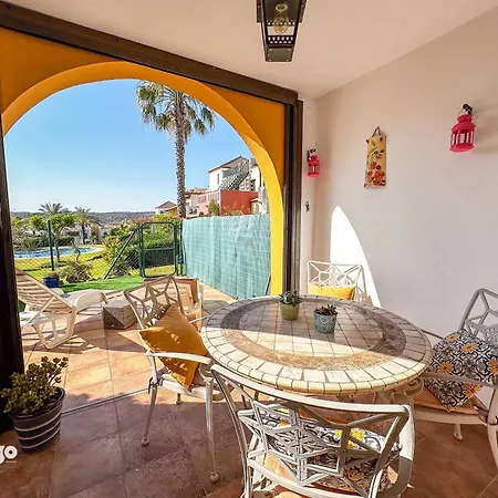 Ann001 Bright Two Bedroom Townhouse *