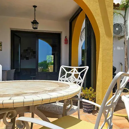 度假居 Ann001 Bright Two Bedroom Townhouse 阿亚蒙特