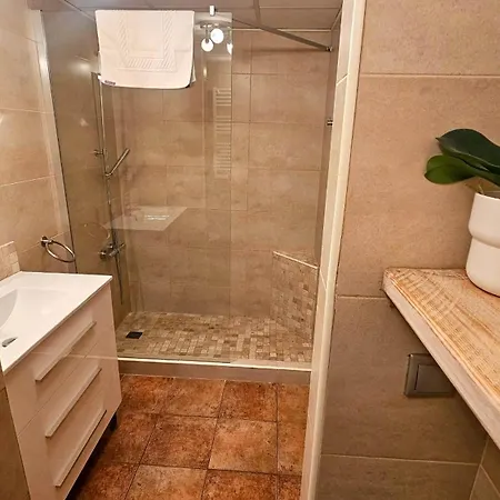 Ann001 Bright Two Bedroom Townhouse 度假居 *